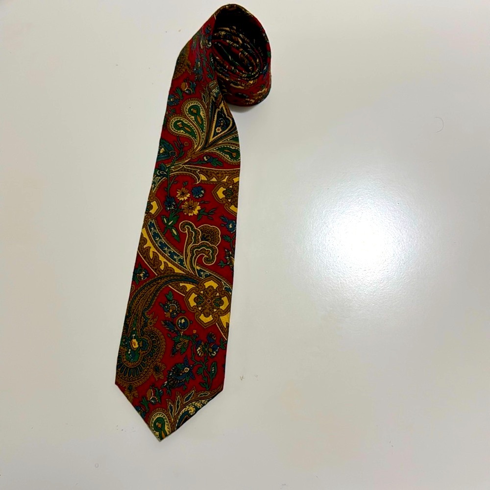 Abercrombie & Fitch Men’s vintage silk neck tie red floral paisley pattern